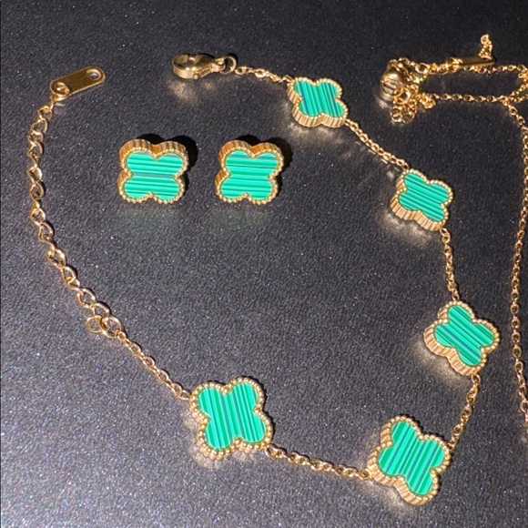 Elegant Gold and Green Clover Jewelry Set Stainless Steel - Picture 3 of 4